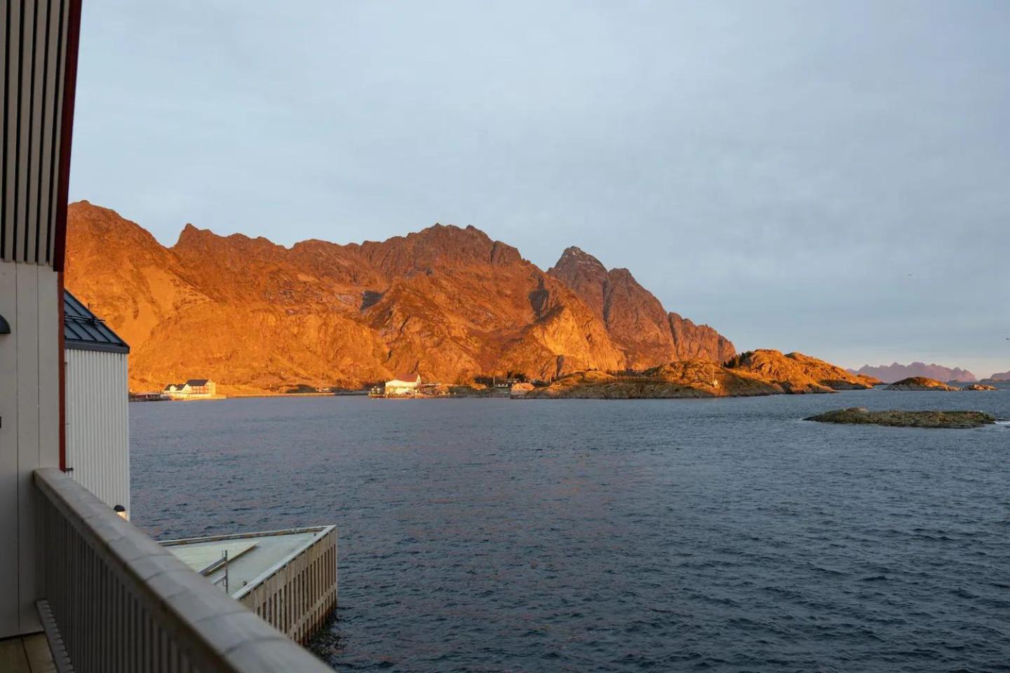 Leilighet Med Fantastisk Utsikt Apartment Henningsvaer Exterior photo