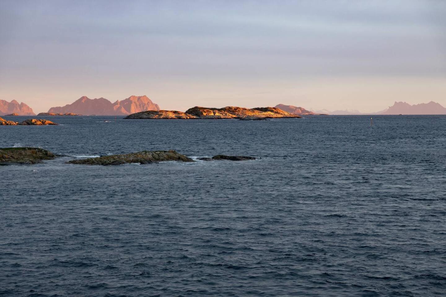 Leilighet Med Fantastisk Utsikt Apartment Henningsvaer Exterior photo